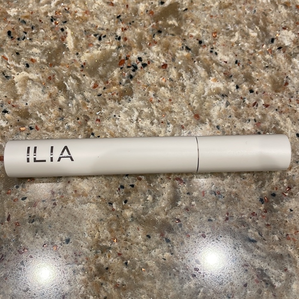 NEW Ilia Limitless Lash Lengthening Clean Mascara - Picture 5 of 6